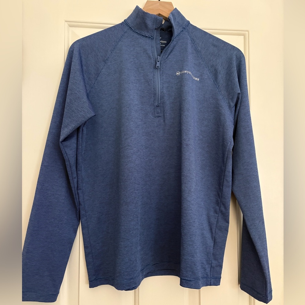 Vineyard Vines men’s SM quarter zip. Blue and gray stripe